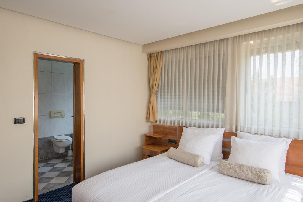 Hotel By Gastroid Ilidža Extérieur photo